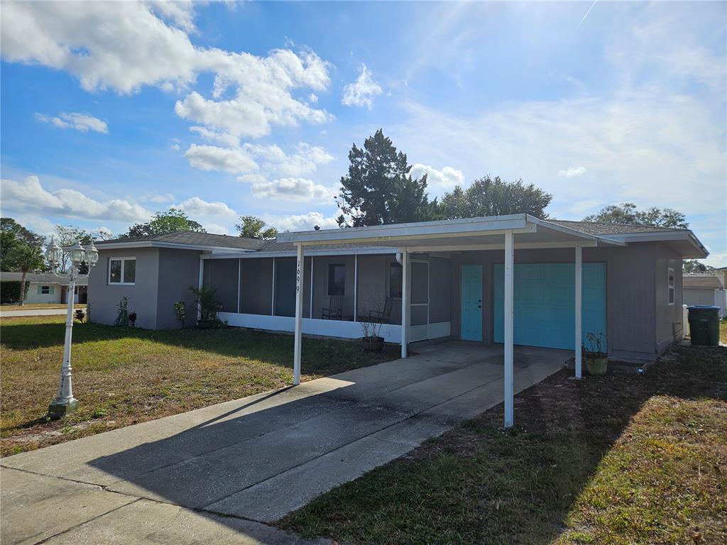 a view of a house with a yard