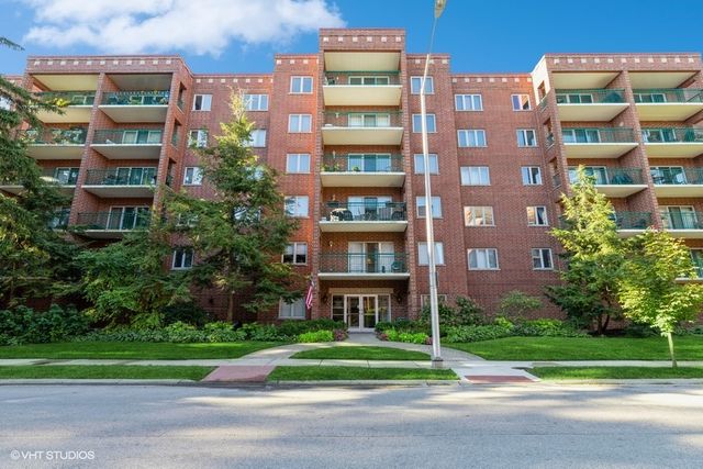 $294,900 | 1685 Mill Street, Unit 503 | Des Plaines