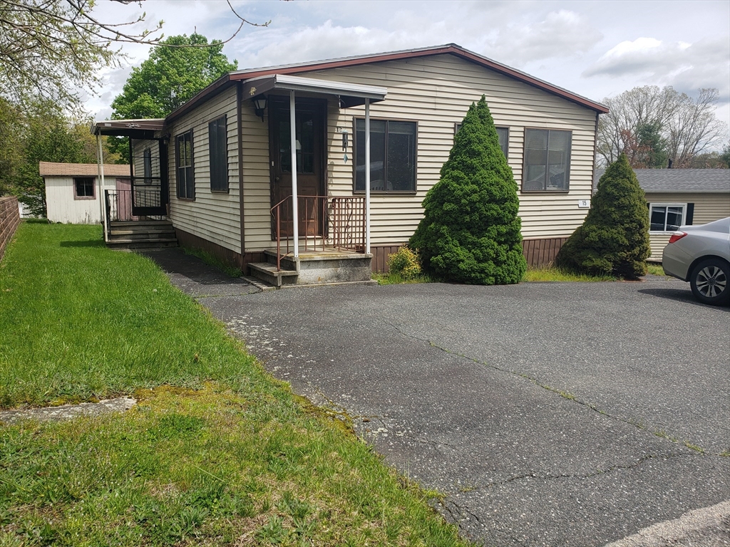 a view of a house with a backyard