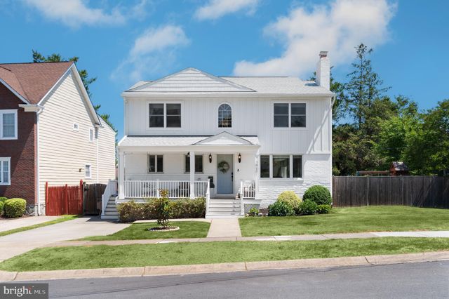 $1,395,000 | 6401 Winnepeg Road | Georgetown Village