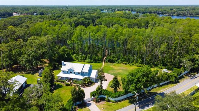 $1,750,000 | 7510 North Mobley Road | Keystone