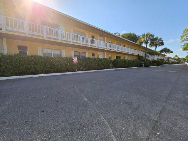 $2,000 | 610 Southeast 2nd Avenue, Unit L7 | Deerfield Beach