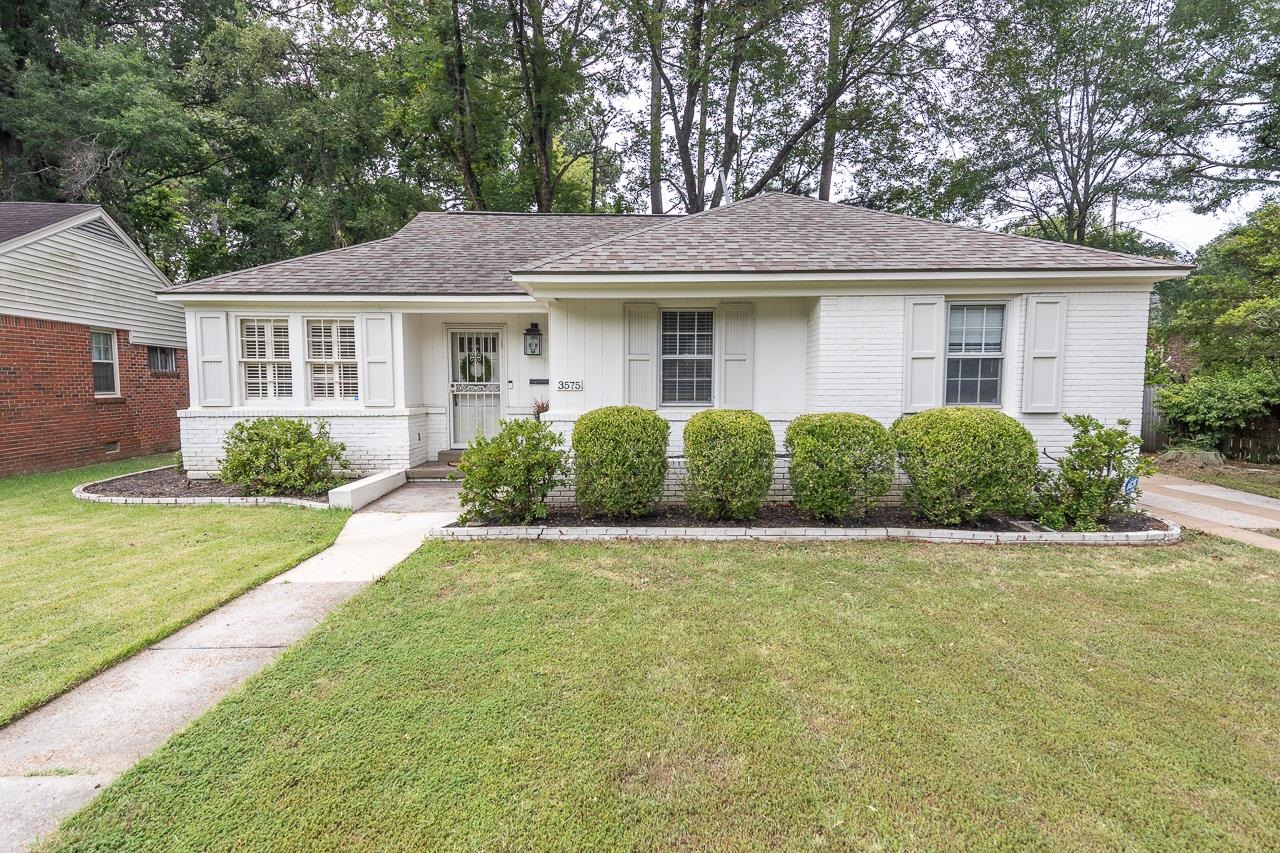 View of front of house featuring a front lawn