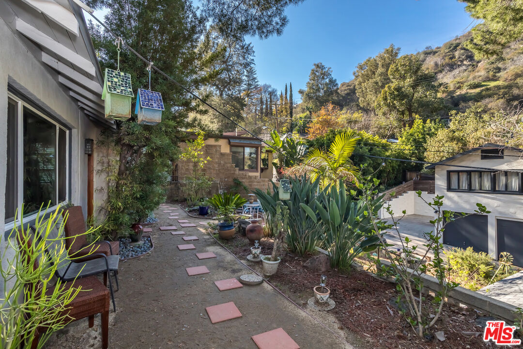 2222 Laurel Canyon Blvd, Los Angeles, CA 90046