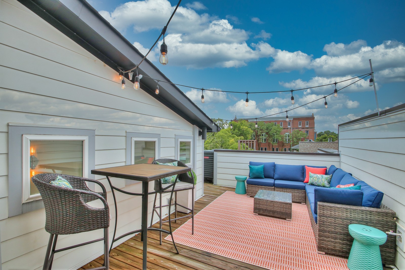 Large rooftop deck, perfect for entertaining!