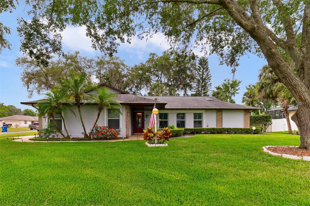 Oviedo POOL HOME on a large .37 ACRE CORNER LOT with NO HOA, an UPDATED KITCHEN, whole home GENERATOR and motorized HURRICANE SHUTTERS - welcome to Terrace Dr!