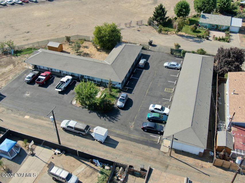 an aerial view of a workspace with table and chairs