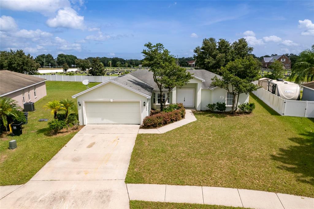 a view of a house with a yard