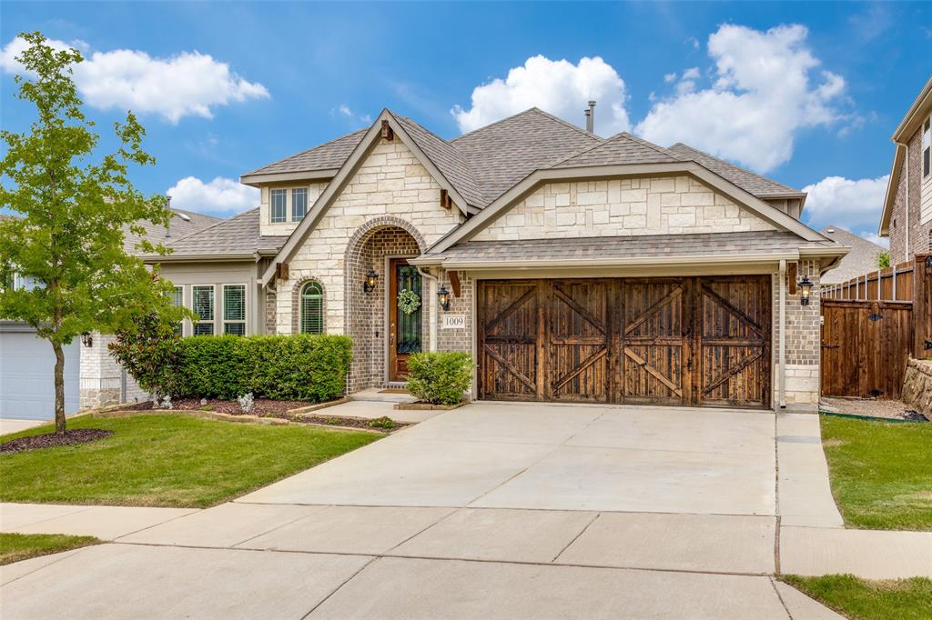 a view of a house with entertaining space