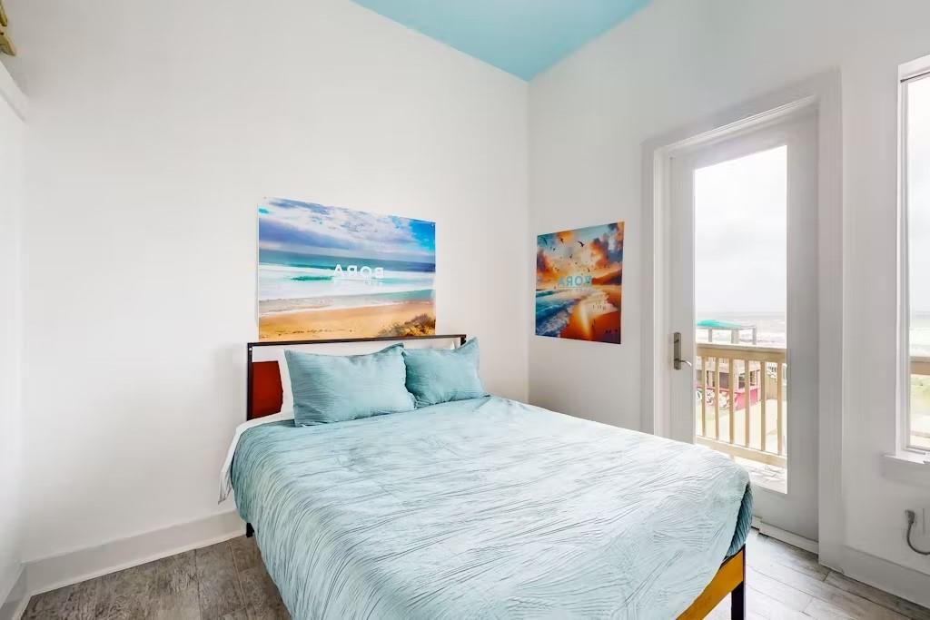 Primary bed 1 with Beach View Balcony access