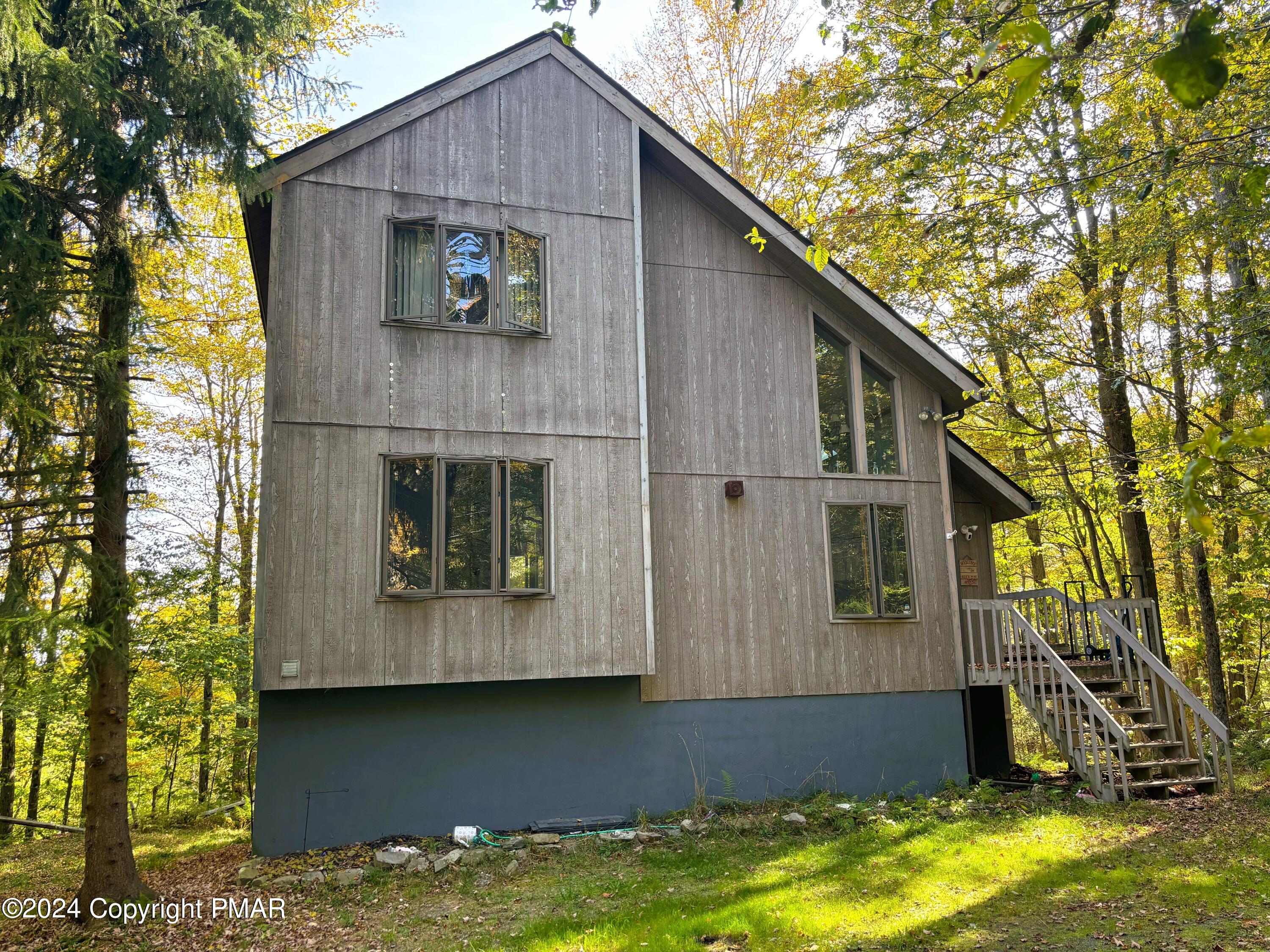 a front view of house with yard