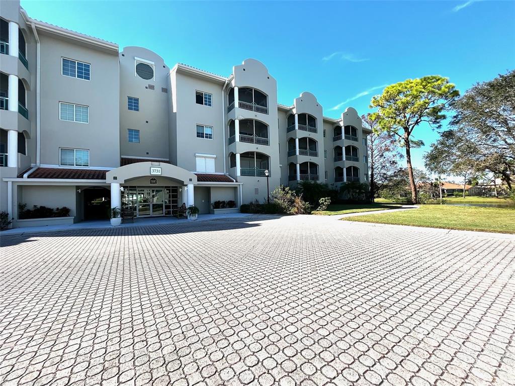 a building view with outdoor space