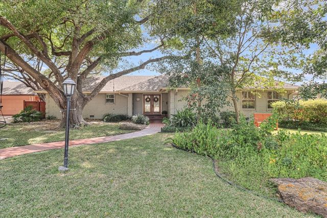 $825,000 | 209 Jackson Place | Midtown Corpus Christi