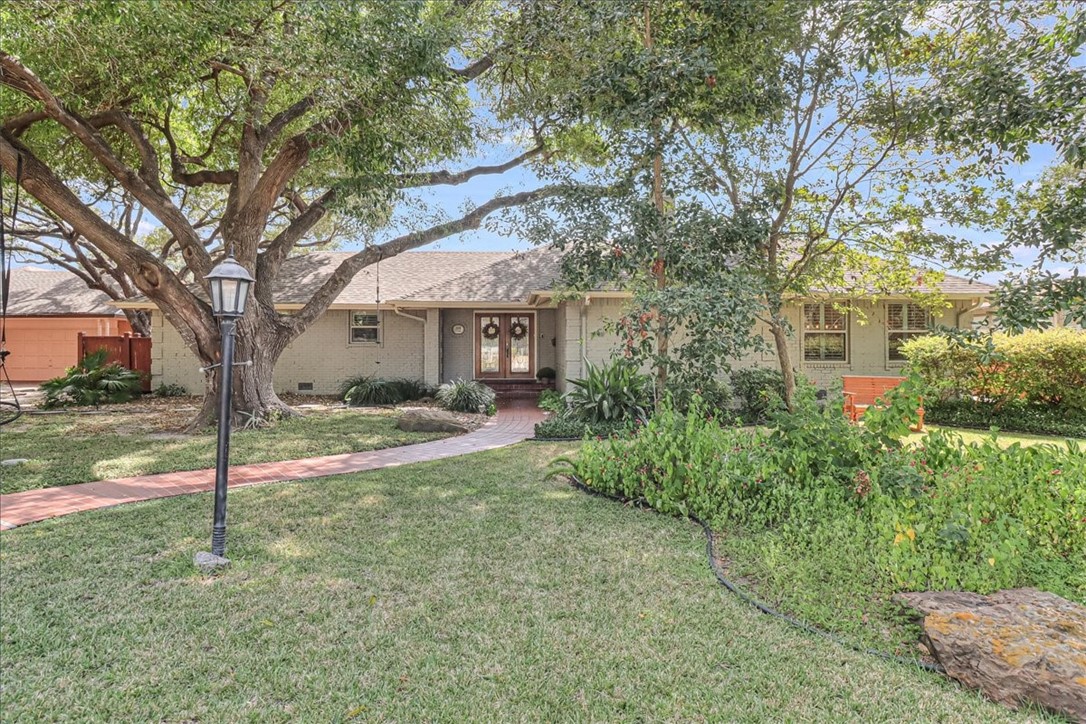 a view of a house with yard and tree s