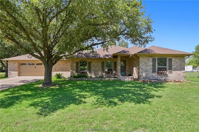 $350,000 | 2002 Pinewood Drive | Bryan