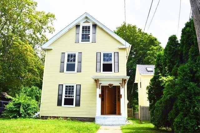 a view of a house with a yard