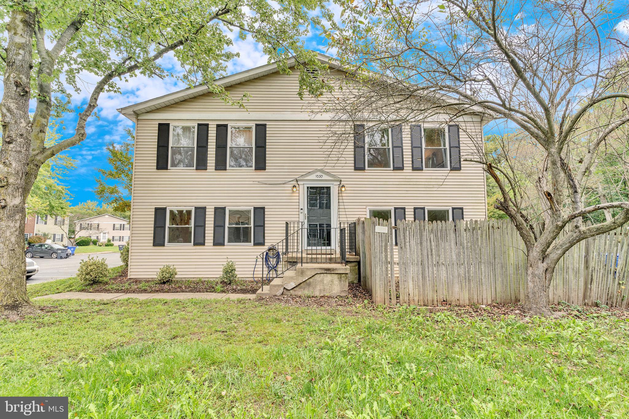 a view of a yard in front of a house