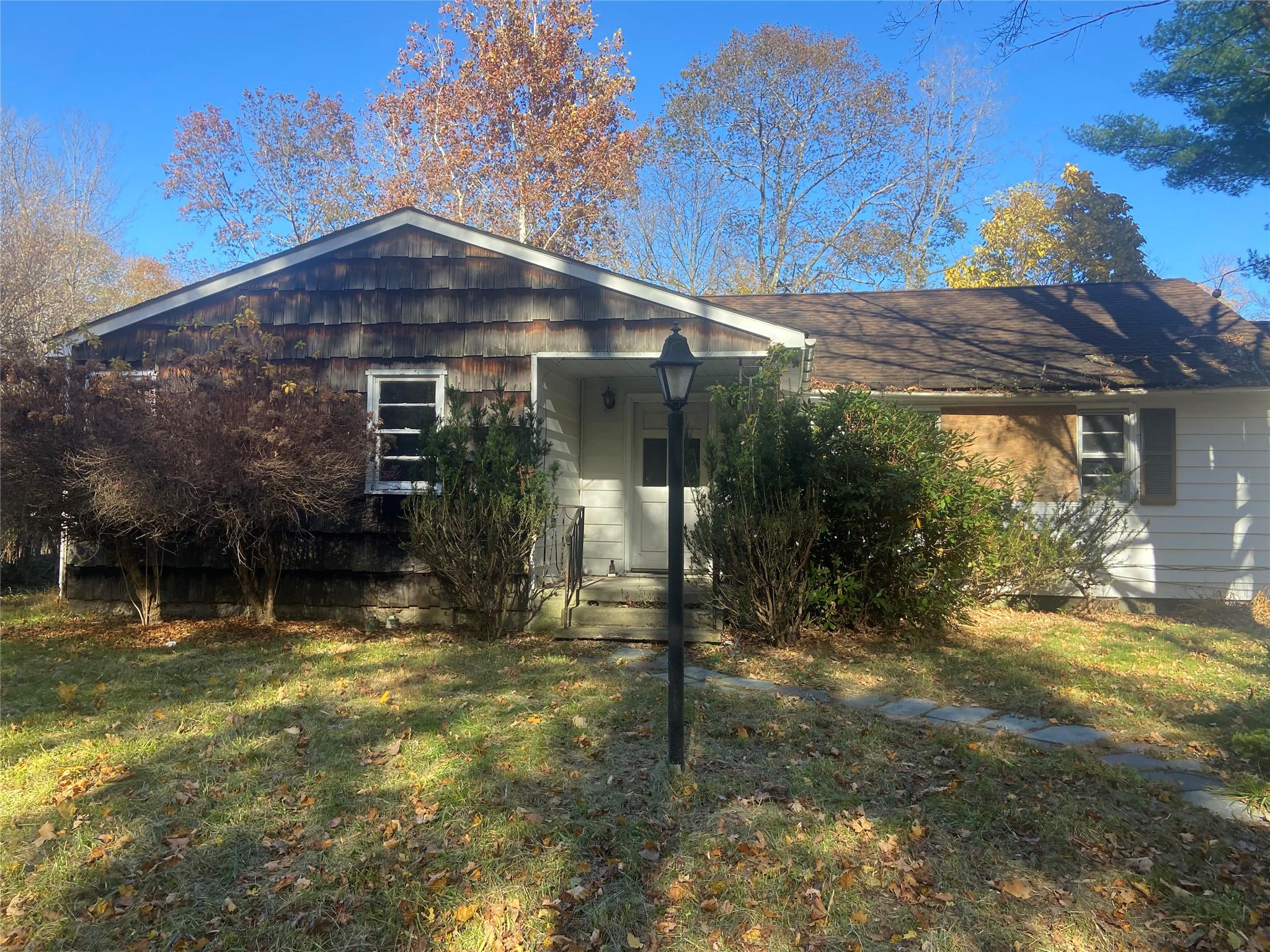 View of front of house featuring a front lawn