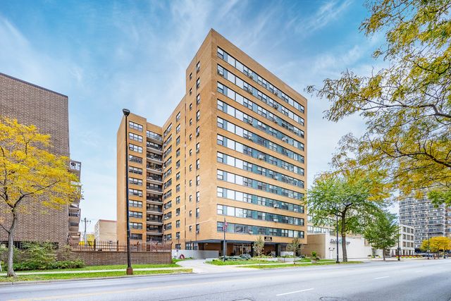 $199,000 | 6118 North Sheridan Road, Unit 304 | Edgewater Beach