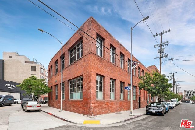 $925,000 | 500 Molino Street, Unit 114 | Downtown Los Angeles