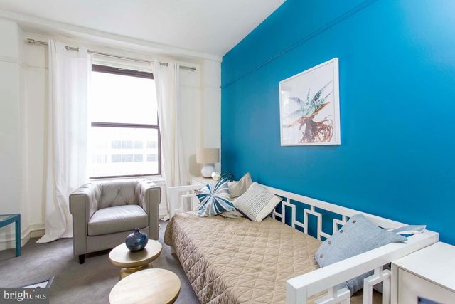 $1,130 | 1229-37 Chestnut Street | Avenue of the Arts South