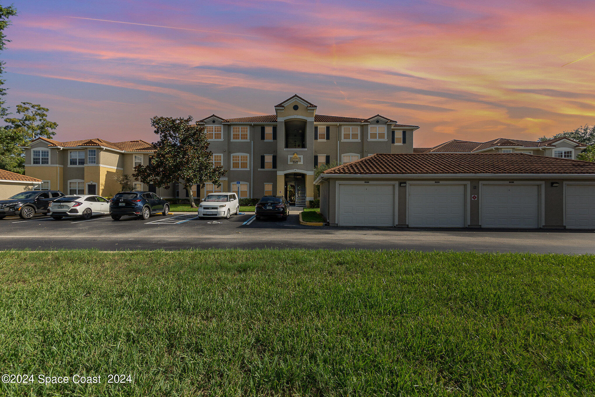 a view of multiple houses with a yard