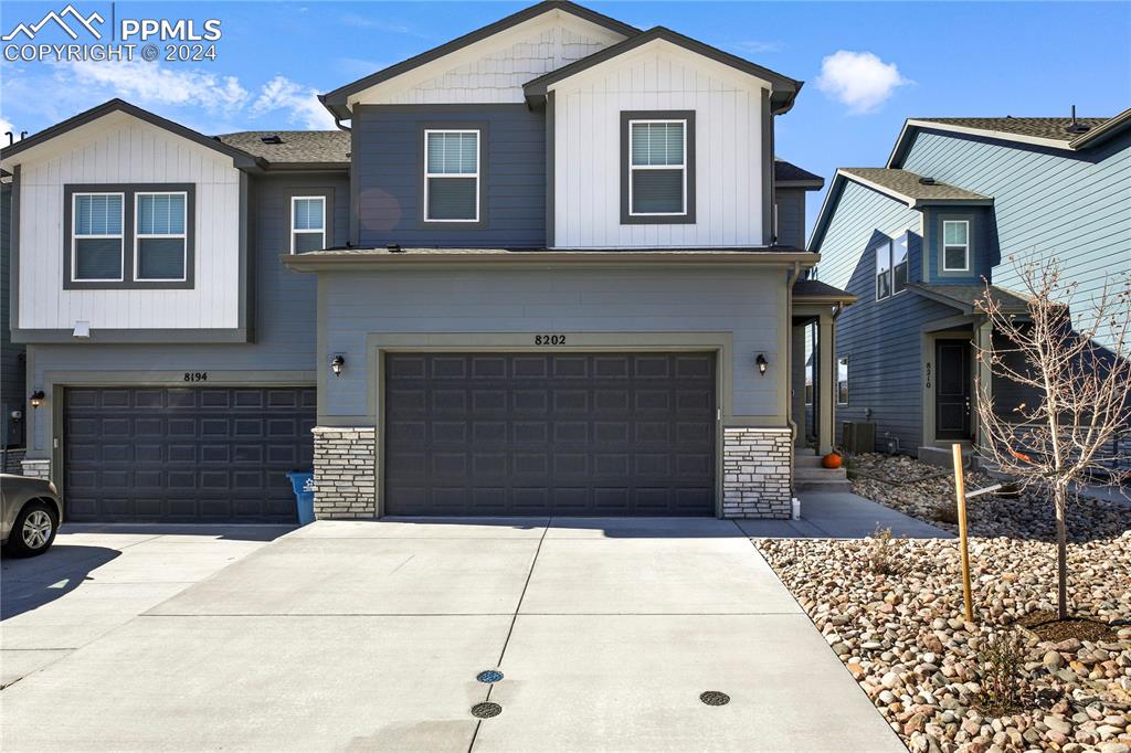 View of front of house featuring a garage