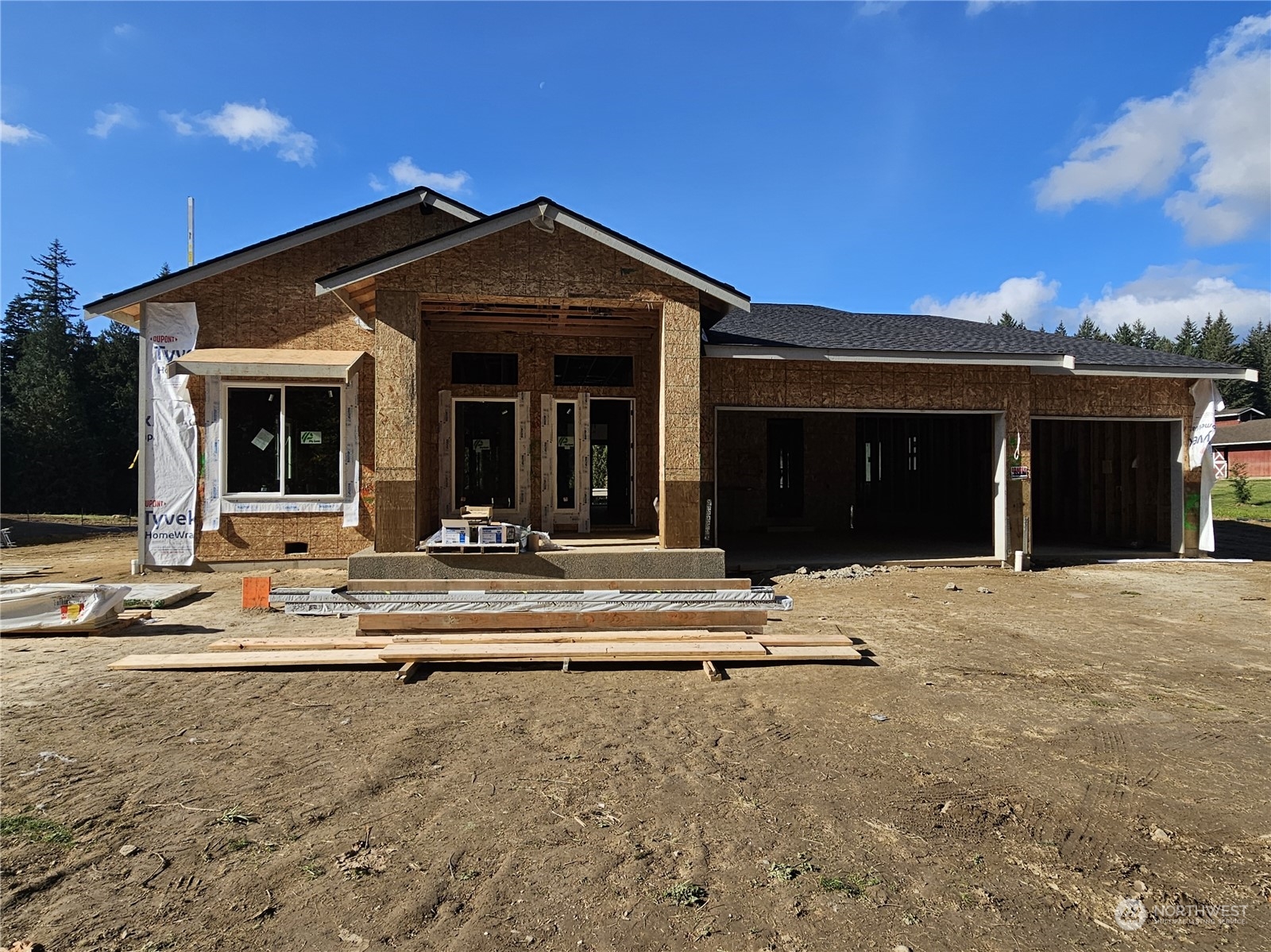 a view of a house with backyard and porch