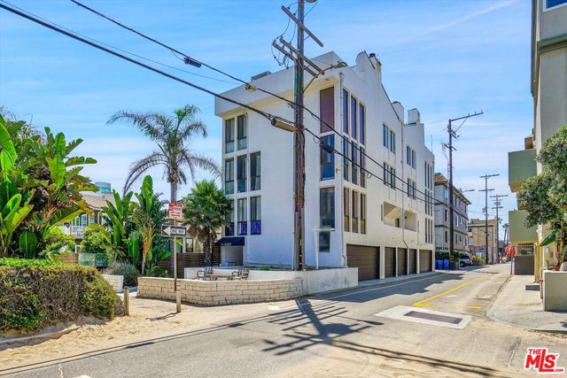 $4,300 | 14 Mast Street, Unit 3 | Marina del Rey