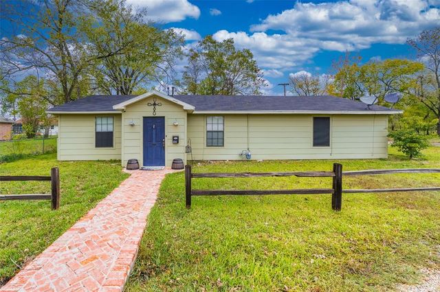 $225,000 | 141 East McKinney Avenue | Cooper