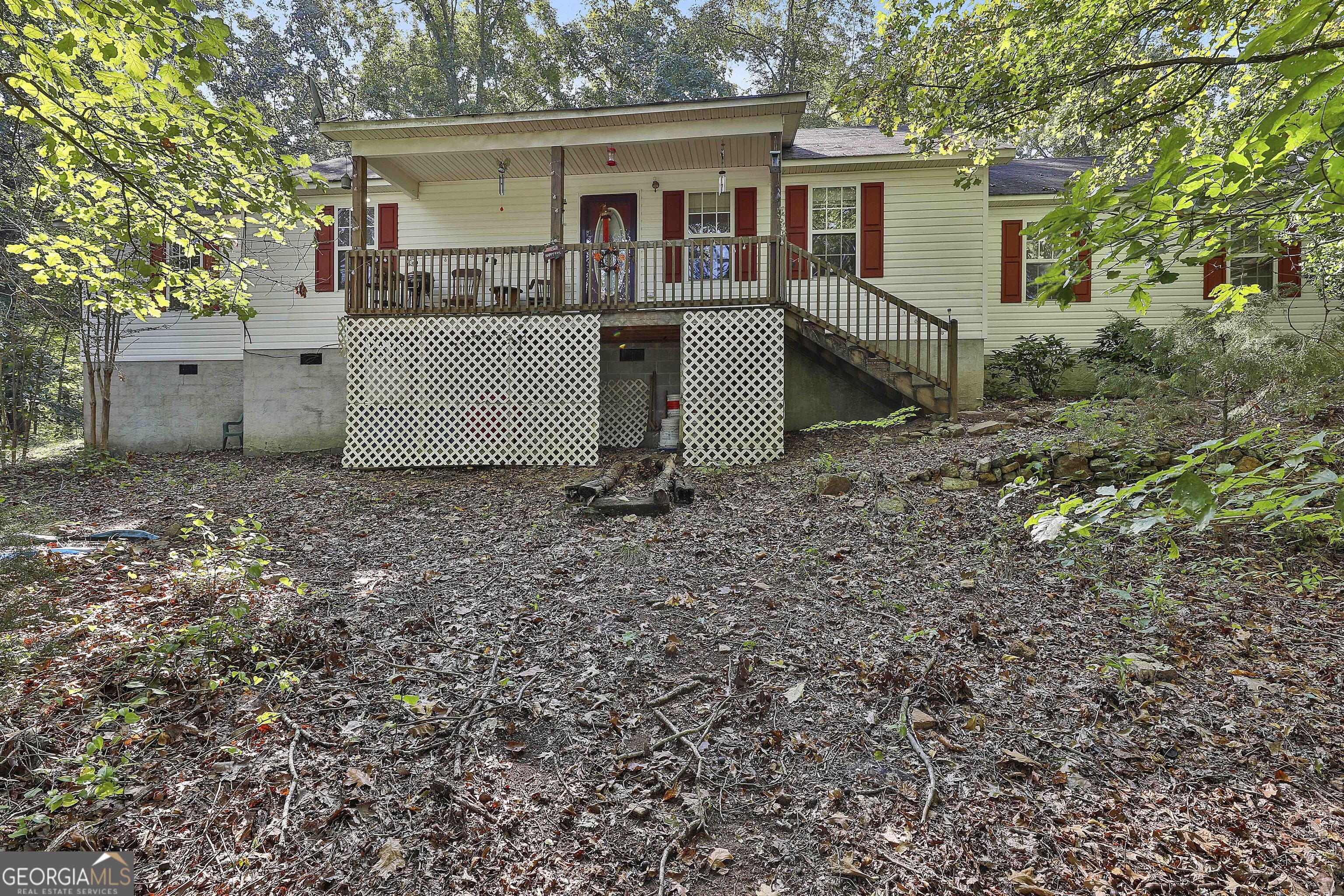 a view of house with a yard