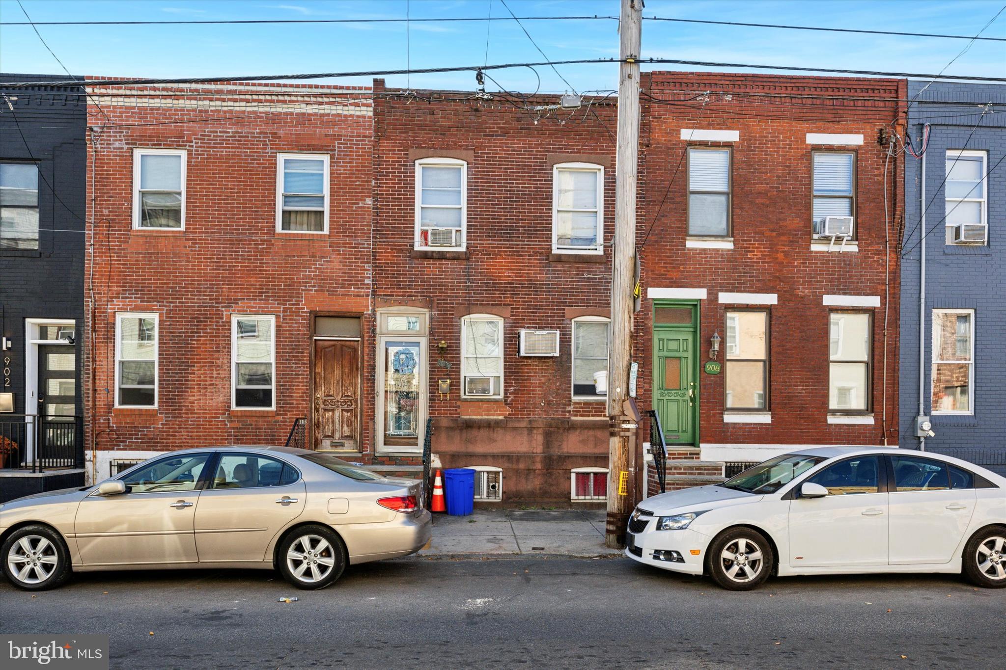 a car parked in front of a building