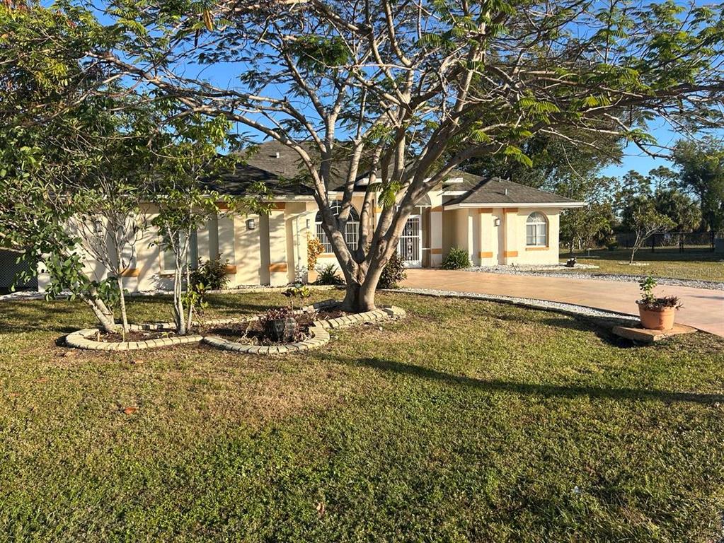 a view of a house with a yard