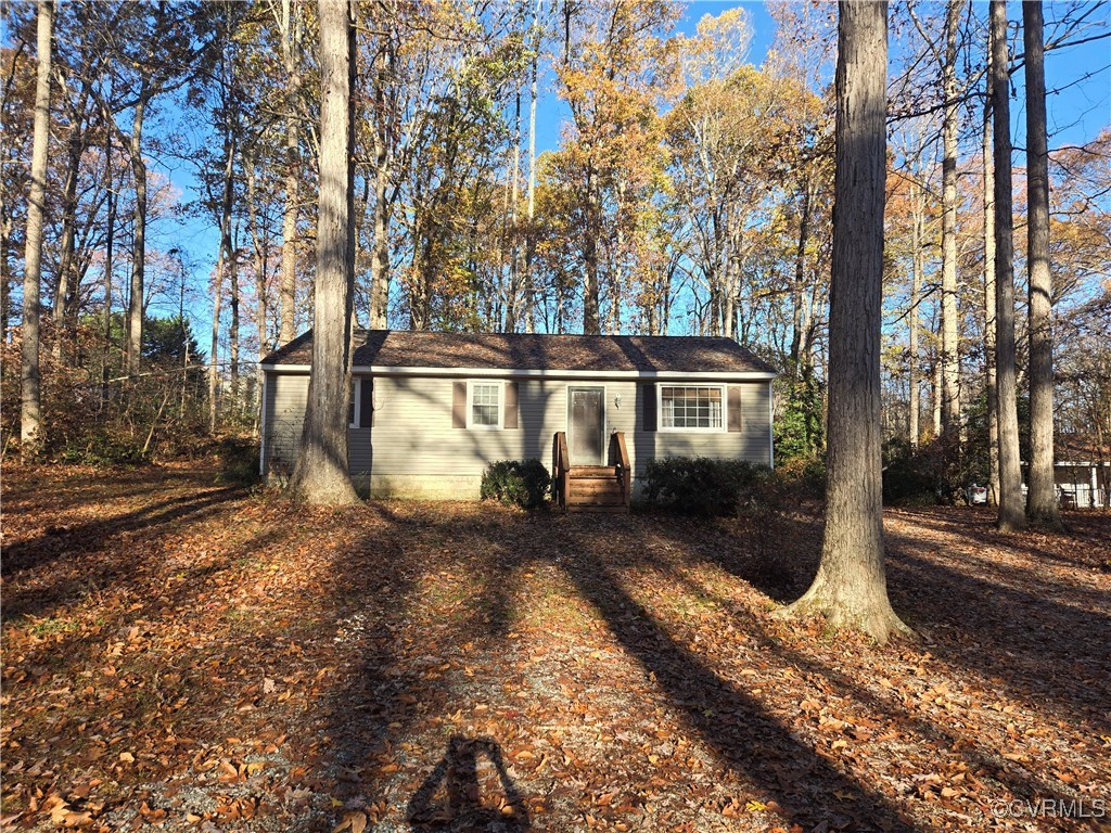 a view of a house with yard and tree s