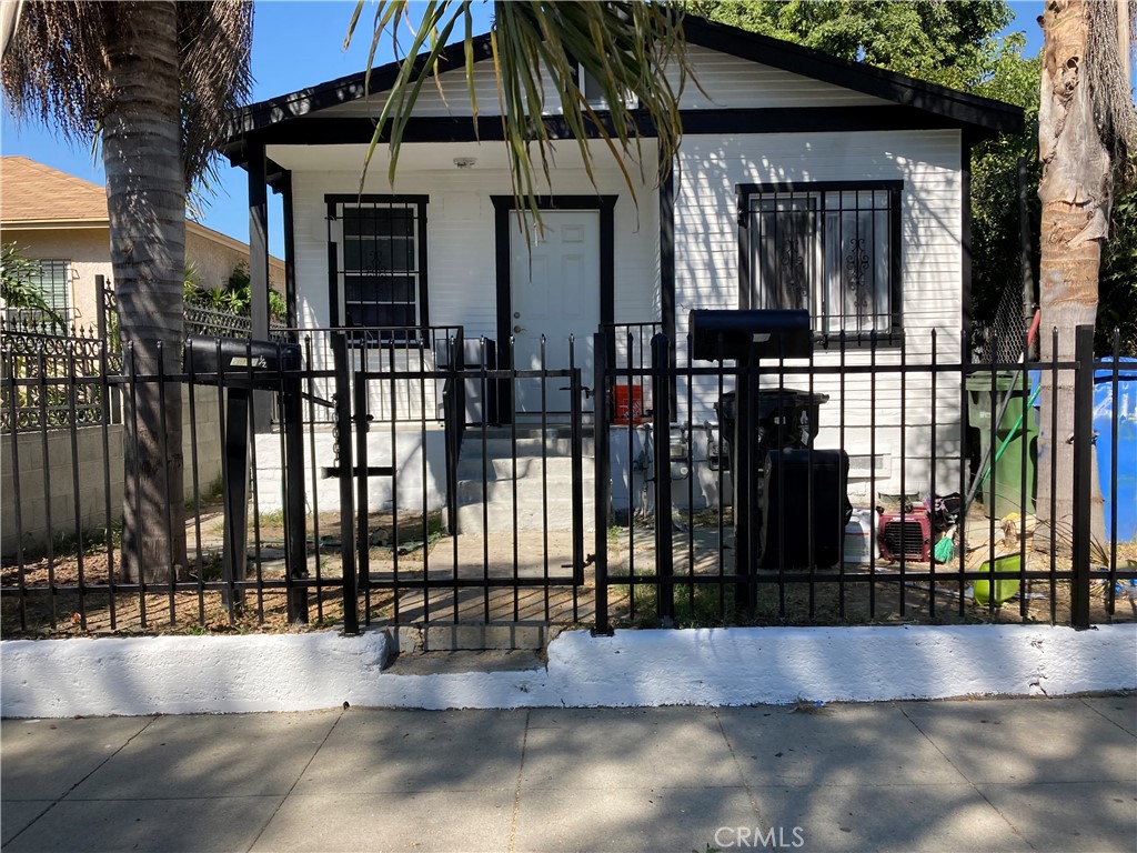 a view of a house with a outdoor space