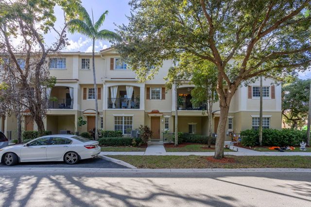 $430,000 | 1422 East Wickham Circle, Unit 1422 | Delray Beach