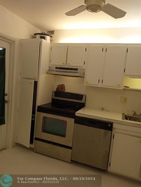 a view of a kitchen with washer and dryer