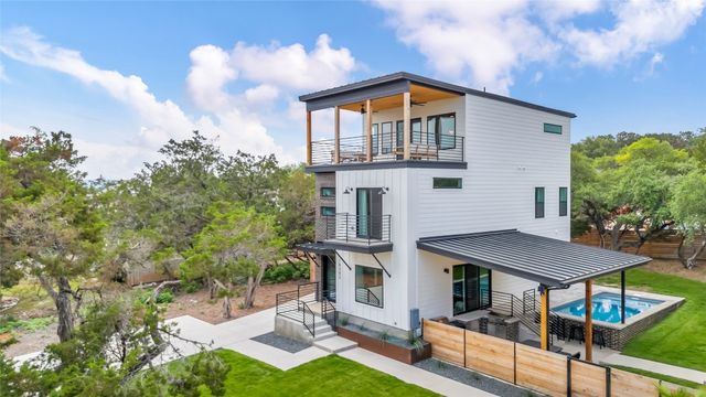 $699,000 | 18302 Lakepoint Cove | Point Venture