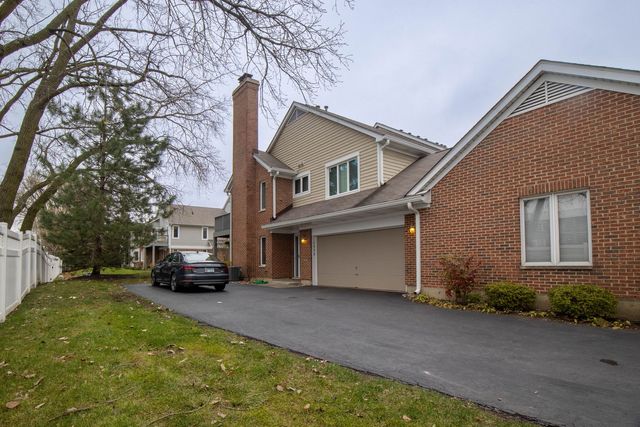 $350,000 | 1532 North Kendal Court | Arlington Heights