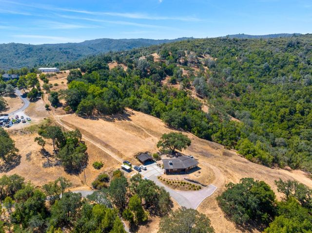 $1,999,000 | 5096 Fallen Oak Drive