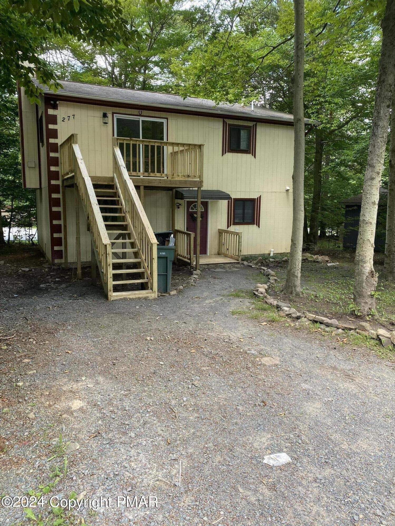 a view of a house with a backyard