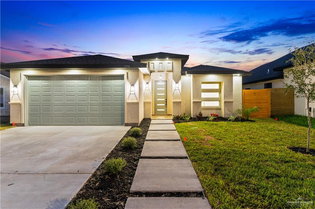 a view of a house with backyard