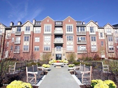 $2,450 | 1950 Farnsworth Lane, Unit 106 | Northbrook