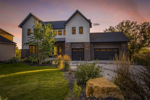 $869,900 | 13612 Sunset Hill Drive | Burnsville