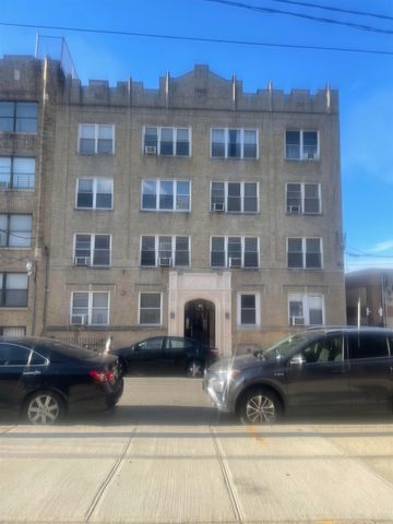 $2,350 | 135 Van Wagenen Avenue, Unit 3A | Journal Square