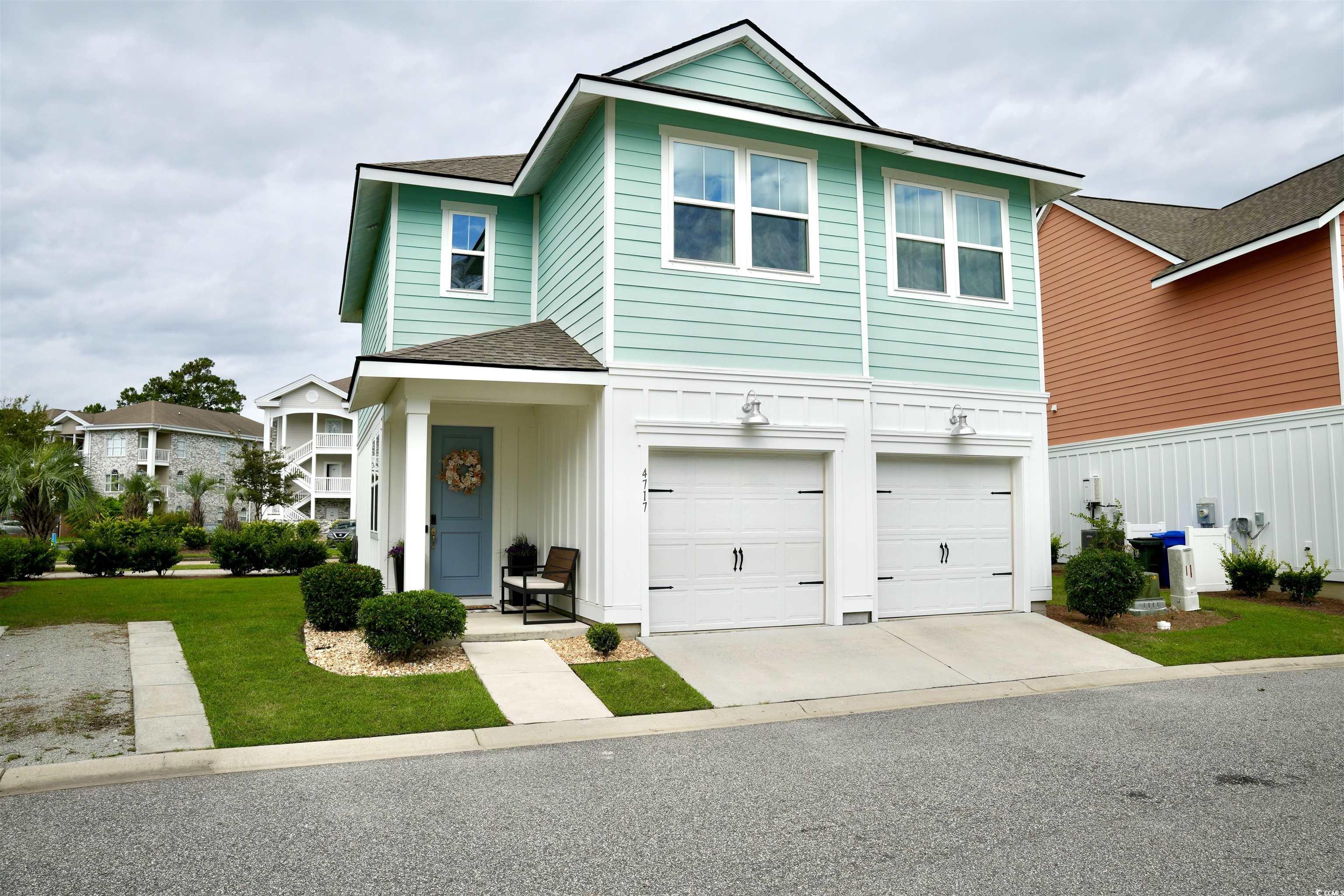 View of front facade featuring a front lawn and a