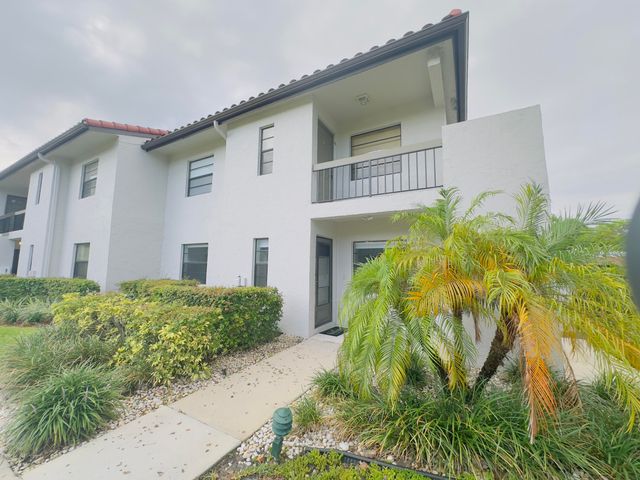 $325,000 | 21556 Cypress Hammock Drive, Unit 41I | Boca Lago