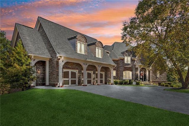 $1,035,000 | 4826 Rose Heights Drive