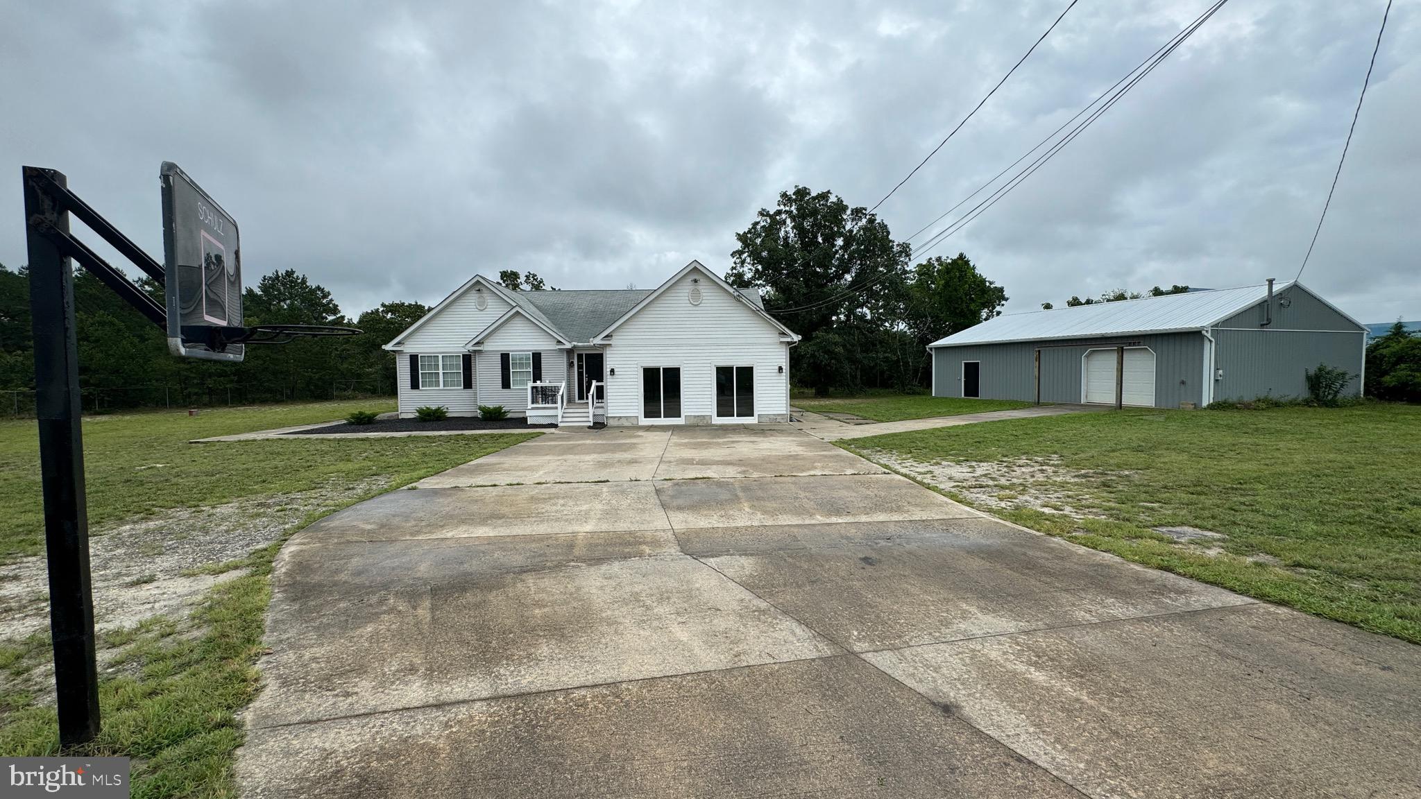 a view of house with garden