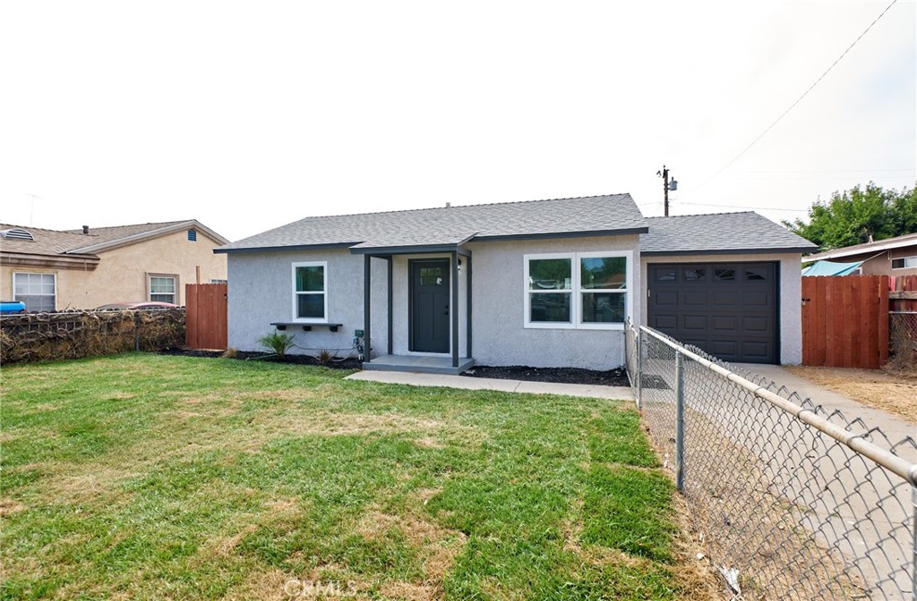 a view of a house with a backyard